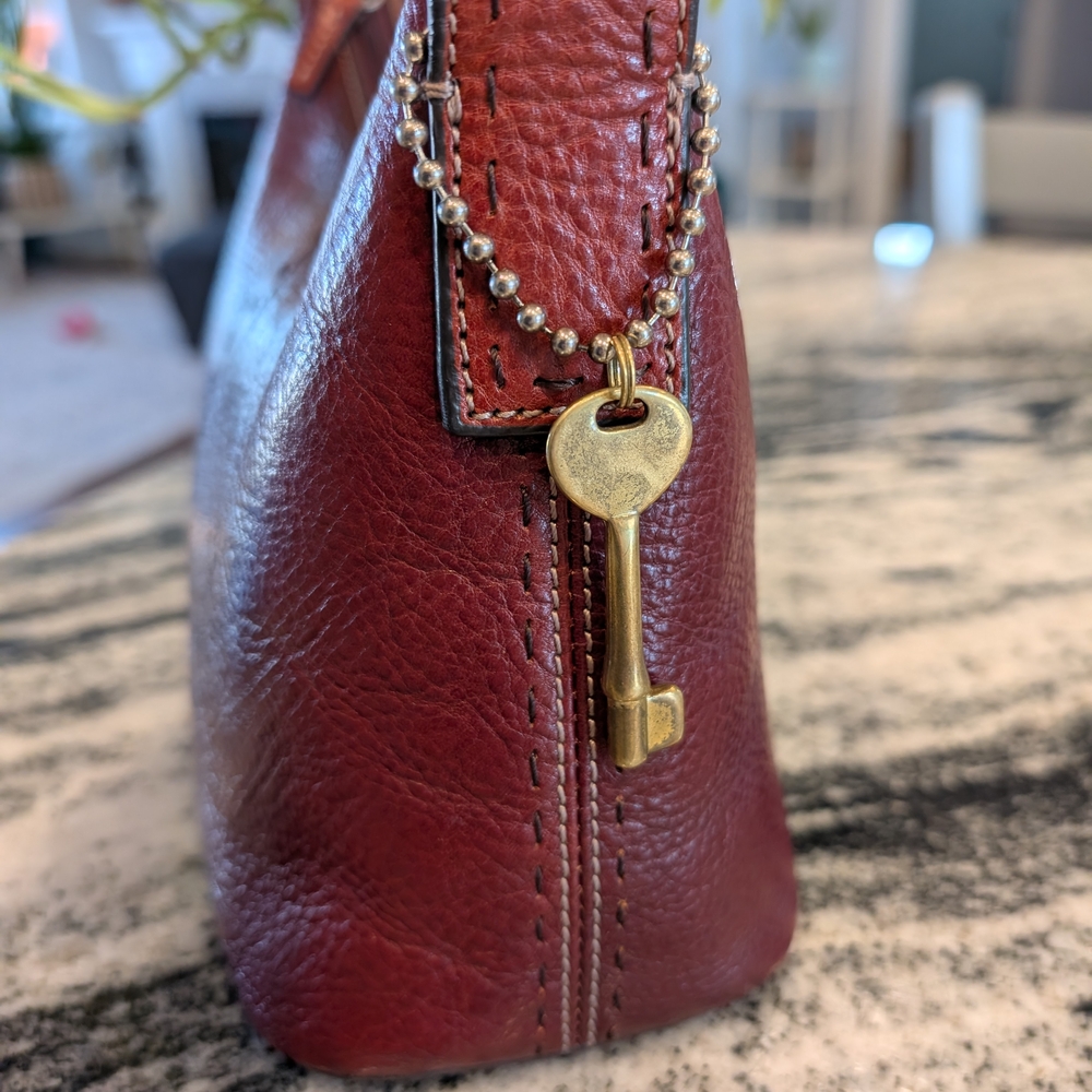 💥Fossil Set💥 - Rich Burgundy Pebbled Leather Hobo Bag & Kiss Lock Wallet Set - Picture 2 of 15
